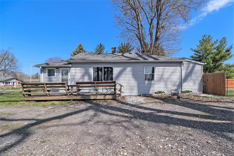 9447 Princess St, Taylor, MI 48180