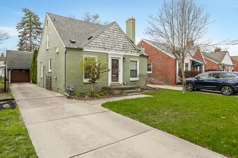 2049 Anita Ave, Grosse Pointe Woods, MI 48236