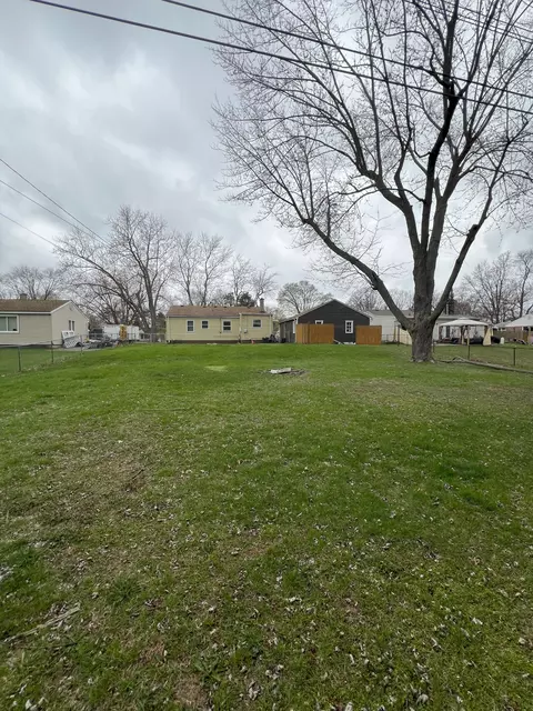 3402 Shaw Dr, Waterford, MI 48329