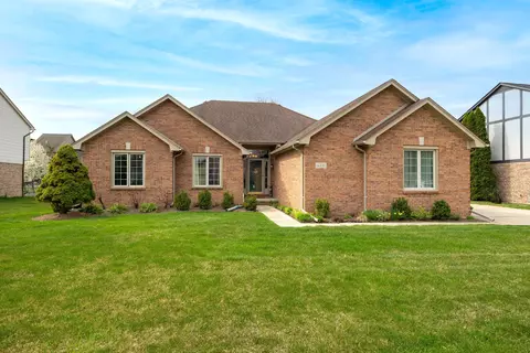 14200 Barton Dr, Shelby Township, MI 48315
