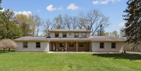 2050 Rowe Rd, Milford, MI 48380
