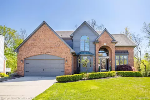 45571 Irvine Dr, Novi, MI 48374