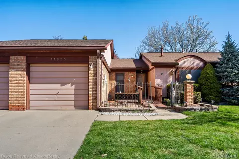 11825 Hawaii Dr, Warren, MI 48093