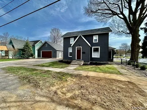 412 Ellen St, Fenton, MI 48430