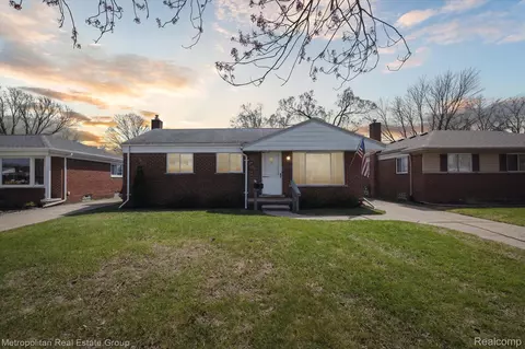32981 Rosslyn Ave, Garden City, MI 48135