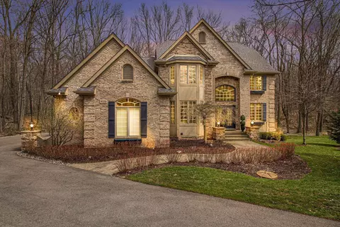 8109 Top View Ln, Pinckney, MI 48169