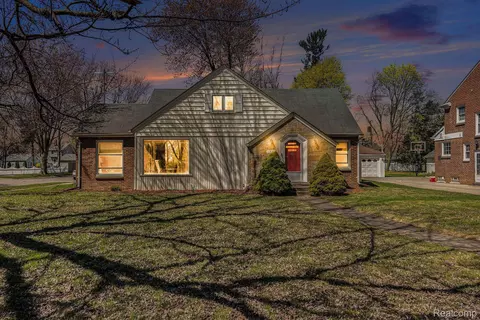 154 Lodewyck St, Mount Clemens, MI 48043