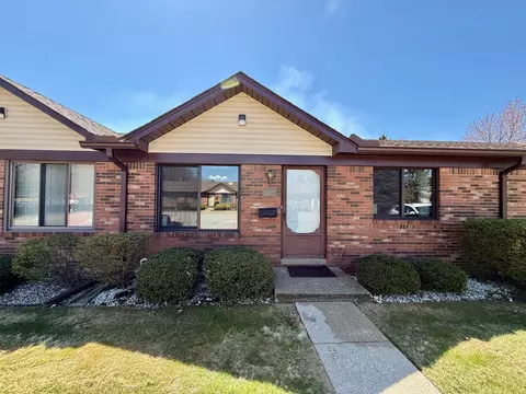 30572 Quinkert St, Roseville, MI 48066
