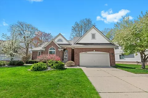 1239 Trailside Blvd, Wixom, MI 48393