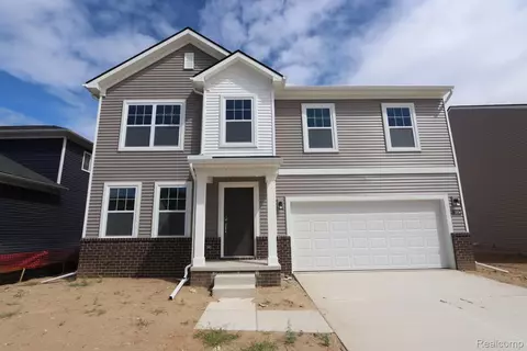 380 Edge Brook Dr, Holly, MI 48442