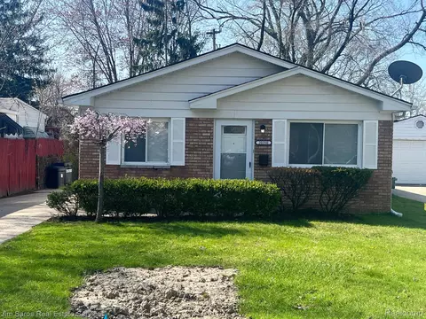 20350 E 8 Mile Rd, Harper Woods, MI 48225