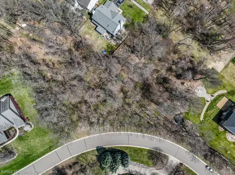 1533 Dakota Crt Ct, Oxford, MI 48371