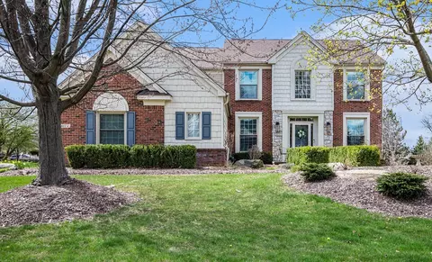 4172 Wincrest Ln, Oakland, MI 48306
