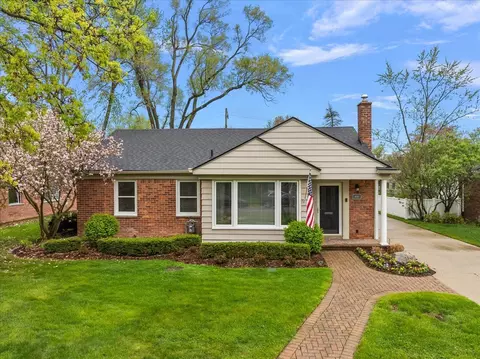 16981 Kirkshire Ave, Beverly Hills, MI 48025