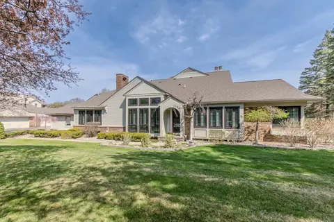 6015 Pebble Ln, West Bloomfield, MI 48322