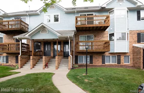 233 Pinewood Cir, Plymouth, MI 48170