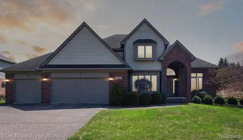 1942 Bloomfield Dr, Bloomfield Township, MI 48302