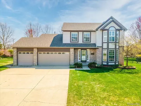 9429 Madison Dr, Van Buren, MI 48111