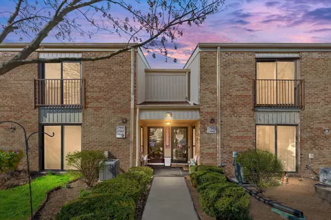 17903 University Park Dr, Livonia, MI 48152
