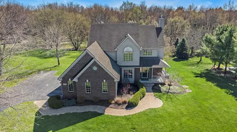 8537 Saddlewood Dr, Green Oak, MI 48116