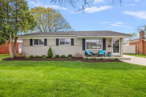 2130 Hempstead Dr, Troy, MI 48083