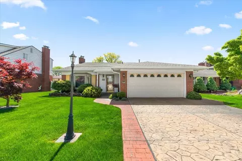 4669 Parkside Blvd, Allen Park, MI 48101