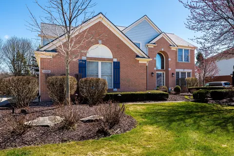 44499 White Pine Cir E, Northville, MI 48168