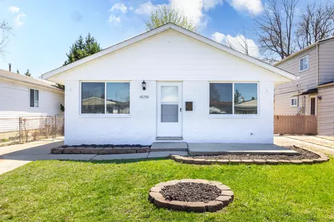 20270 Lakeworth St, Roseville, MI 48066