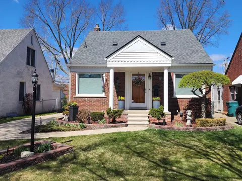 2644 Hollywood St, Dearborn, MI 48124