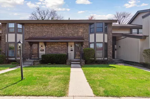 25073 Oakbrooke Dr, Southfield, MI 48033