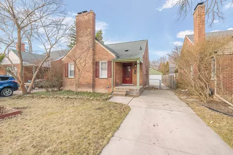 21127 Hunt Club Dr, Harper Woods, MI 48225