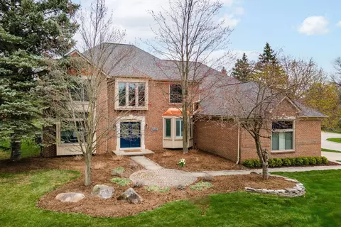 1686 Old Homestead Dr, Rochester Hills, MI 48306
