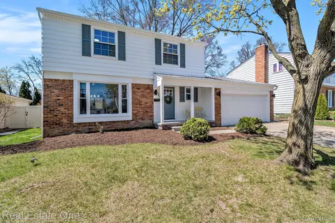441 N Marias Ave, Clawson, MI 48017
