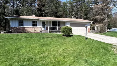 6037 Brookwood Dr, Burton, MI 48509