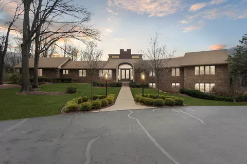 10056 Applegate Ln, Brighton, MI 48114