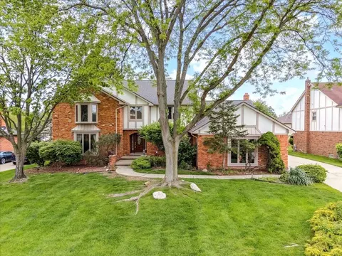 3174 Glengrove Dr, Rochester Hills, MI 48309