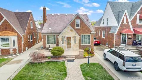 7716 W Morrow Cir, Dearborn, MI 48126