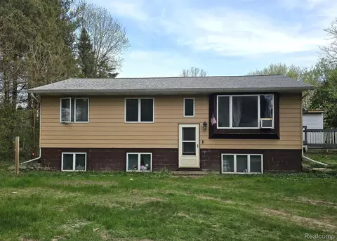 8177 W Mount Morris Rd, Flushing, MI 48433