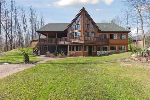 11570 Silver Lake Rd, Argentine, MI 48418
