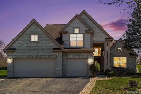 7549 Acorn Hill Crt Ct, West Bloomfield, MI 48323