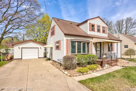 2002 S Lincoln St, Bay City, MI 48708