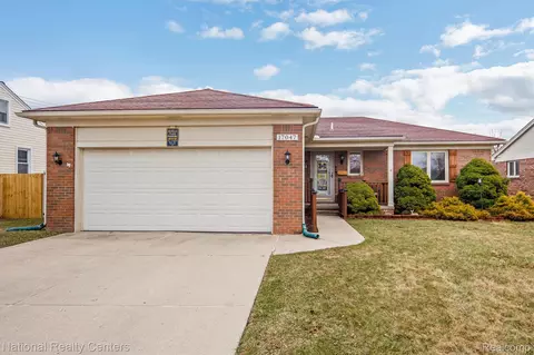 17047 Quarry St, Riverview, MI 48193