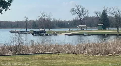 6214 Larch Trl, Freeman, MI 48632
