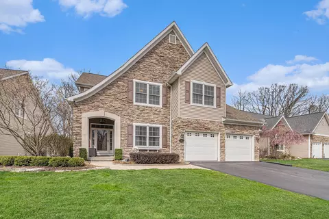 10200 Edgewood Dr, Grand Blanc, MI 48439