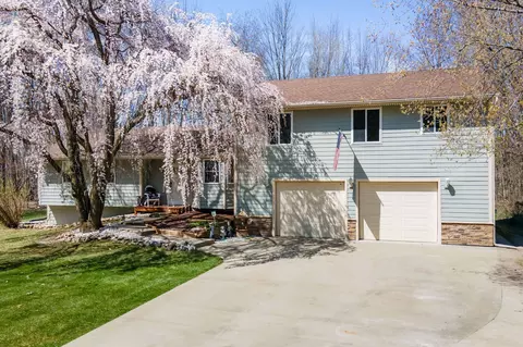 8660 Sargent Rd, Handy, MI 48836