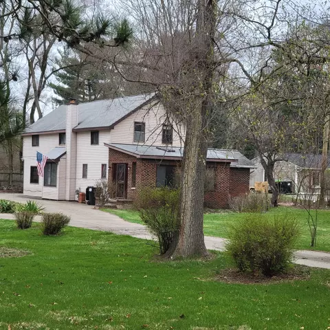 4342 Pleasant Valley Rd, Brighton, MI 48114