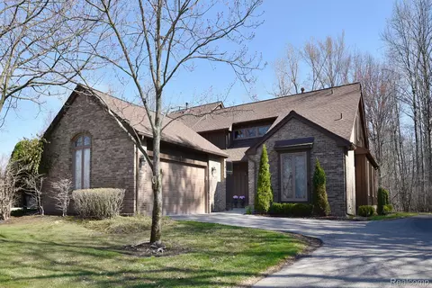 30800 Timberbrook Ln, Bingham Farms, MI 48025