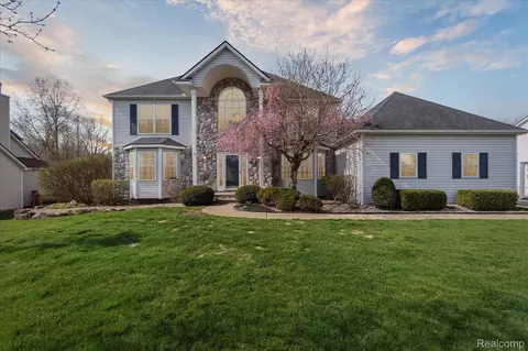 4045 Forest Edge Dr, Commerce, MI 48382