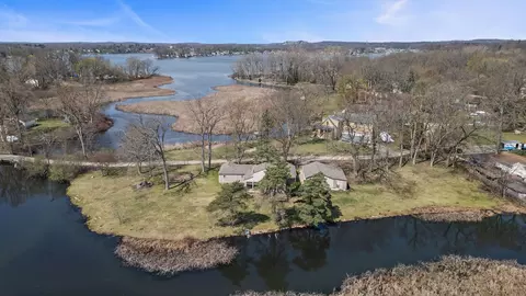 184 Shotwell St, White Lake, MI 48386