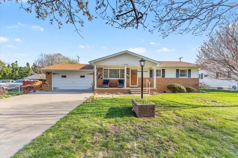 23743 Liddle St, Brownstown, MI 48183
